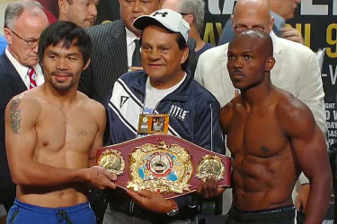 Manny Pacquiao, left and Timothy Bradley following the weigh-in yesterday. (Fightnews photo) 