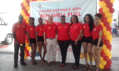 Sol Retail Sales Executive Renee Armstrong (fourth, right) poses with other Sol executives and models at yesterday’s launch. 