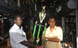Trophy Stall’s Managing Director Ramesh Sunich (right) presents the trophy for the winning team to Samuel Kingston, organizer of the competition.
