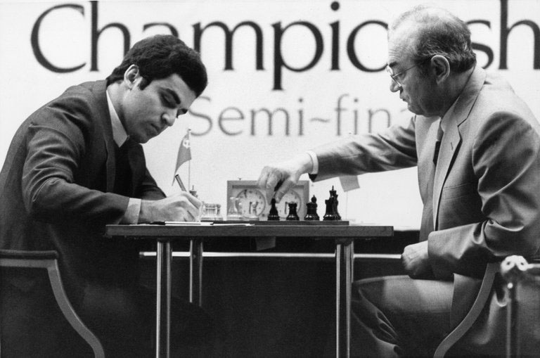 Korchnoi vs Karpov: Games Of The 1980s 