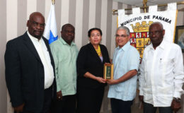 Georgetown Mayor, Patricia Chase-Green (centre), Mayor of Municipio De Panama Mike Thomas (second from right),  Oscar Clarke (right) Chairman of the Finance Committee , Junior Garrett  (left) member of the Finance Committee and Royston King.
