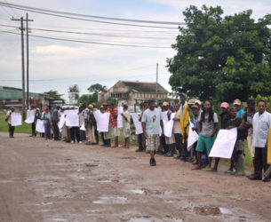 The workers protesting (GAWU photo)