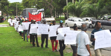 Wales sugar workers picketing outside of the Ministry of the Presidency yesterday in protest at plans to end cane cultivation there. (GAWU photo)