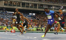 Usain Bolt (JAM) of Jamaica runs to win the gold. REUTERS/Kai Pfaffenbach 