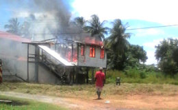 Firefighters trying to save the house at De Kinderen.
