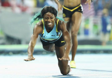 Shaunae Miller of Bahamas dives over the finish line to win gold. (REUTERS/Lucy Nicholson)