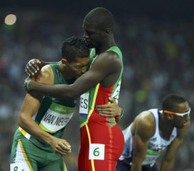 Wayde van Niekerk of South Africa embraces Kirani James of Grenada. (REUTERS/Lucy Nicholson) 