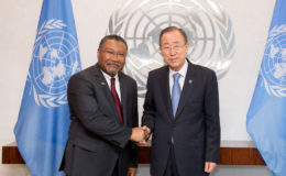 Ambassador Michael Ten-Pow (left) being congratulated by UN Secretary-General Ban Ki-moon (Ministry of Foreign Affairs photo)