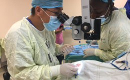 Dr. Li performing the surgery on 94-year-old Foster Mc Kay