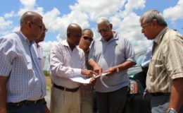 Agriculture Minister Noel Holder (second from right) during the visit. (Ministry of Agriculture photo)
