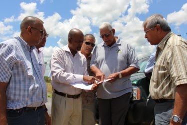 Agriculture Minister Noel Holder (second from right) during the visit. (Ministry of Agriculture photo)