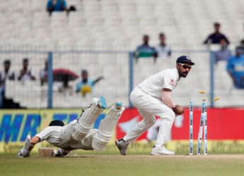 India’s Shikhar Dawan (R) makes an unsuccessful attempt to run out New Zealand’s Bradley-John Watling yesterday at the Eden Gardens ground in Kolkata. (Reuters photo)