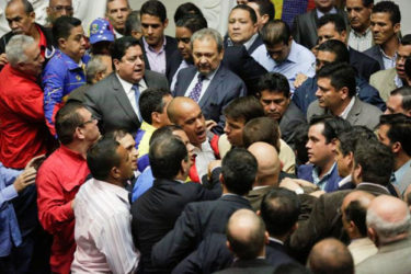 Deputies of the Venezuelan coalition of opposition parties (MUD) and of the Venezuela's United Socialist Party (PSUV) scuffle during a session of the National Assembly in Caracas, Venezuela October 25, 2016. (REUTERS/Marco Bello) 