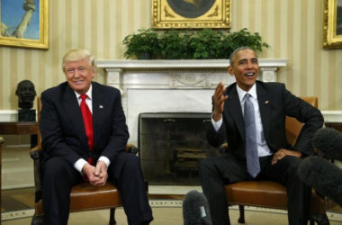 U.S. President Barack Obama (R) meeting yesterday with President-elect Donald Trump to discuss transition plans in the White House Oval Office in Washington, U.S., November 10, 2016. REUTERS/Kevin Lamarque  