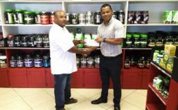 Fitness Express’ Ian Rogers handing over the sponsorship to GAPF’s Andrew Austin recently. 
