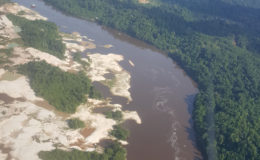 Mining activities on the right bank of the Potaro River, downstream of Tumatumari, November 27, 2016