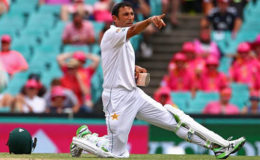 Younus Khan yells at his teammates after damaging his bat. (Reuters photo)
