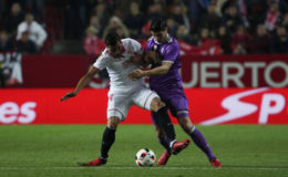 Real Madrid’s Alvaro Morata (R) and Sevilla’s Gabriel Mercado in action. (REUTERS/Jon Nazca) 