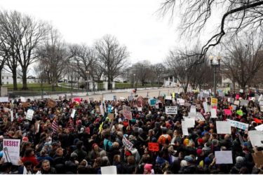 
Activists gather outside the White House to protest President Donald Trump's executive actions on immigration in Washington January 29, 2017. REUTERS/Aaron P. Bernstein
