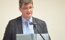 British High Commissioner Greg Quinn addressing the forum (GINA photo)