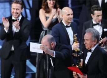 Producer Jordon Horowitz holds up the card for the Best Picture winner Moonlight. At left is Ryan Gosling and right is presenter Warren Beatty who mistakenly announced La La Land as the best picture winner.  REUTERS/Lucy Nicholson