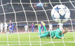  Lionel Messi scores Barca’s third goal from the penalty spot (Reuters / Sergio Perez) 