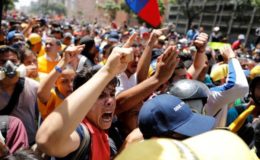
Demonstrators react during an opposition rally in Caracas, Venezuela April 4, 2017. REUTERS/Carlos Garcia Rawlins
