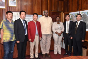 The Chinese investors with Minister Simona Broomes (third from right) and Newell Dennison (fourth from right) (DPI/GINA photo)
