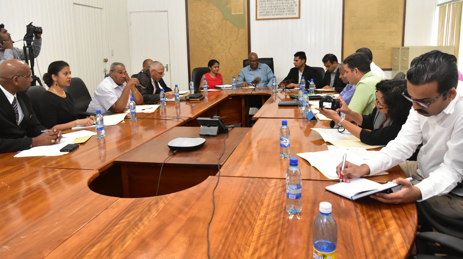 The meeting in progress (Ministry of Finance photo)