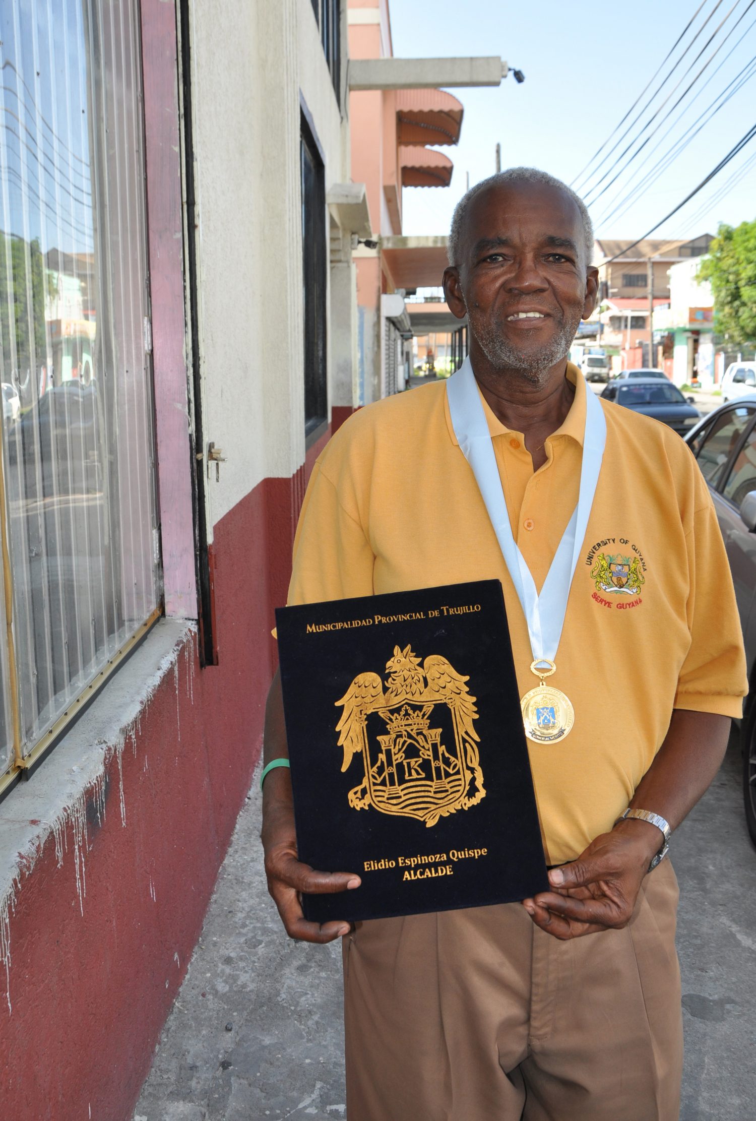 Blackmore receives medal, Diploma of Honour from Trujillo Municipality