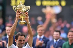 Switzerland’s Roger Federer holds the winner’s trophy after beating Croatia’s Marin Cilic in their men’s singles final match, during the presentation on the last day of the 2017 Wimbledon Championships at The All England Lawn Tennis Club in Wimbledon, southwest London, on July 16, 2017.
Roger Federer won 6-3, 6-1, 6-4.
/ AFP PHOTO / Glyn KIRK / RESTRICTED TO EDITORIAL USE        (Photo credit should read GLYN KIRK/AFP/Getty Images)