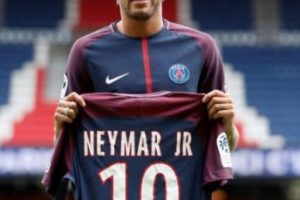 New Paris Saint-Germain signing Neymar Jr poses with the club shirt (Christian Hartmann)