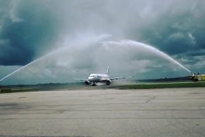 Aruba Air welcomed:</em> Aruba Air yesterday morning received a warm welcome into Guyana at the Cheddi Jagan International Airport, Timehri with a traditional water salute. The airline’s inaugural flight into the country landed at 11:45 am with 150 passengers. Spokesman for the airline, Captain Gerry Gouveia, in a brief interview said that they are currently in a testing phase. The airline, he said, would be offering flights three times a week from the Dutch Caribbean island and the company would be releasing a press statement shortly. <em>(Photo courtesy of Roraima Airways)