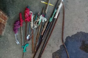 The improvised weapons handed over by the prisoners