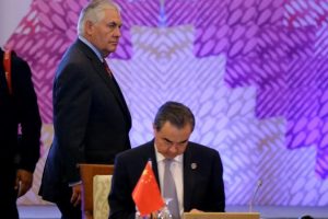 U.S. Secretary of State Rex Tillerson, left, passes by the table of Chinese Foreign Minister Wang Yi at the start of the 7th East Asia Summit Foreign Ministers’ Meeting and its dialogue partners as part of the 50th ASEAN Ministerial Meetings in Manila, Philippines August 7, 2017. (Reuters photo)