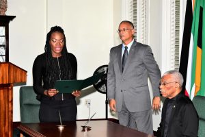 Amoura Giddings takes the oath of office before President Granger.