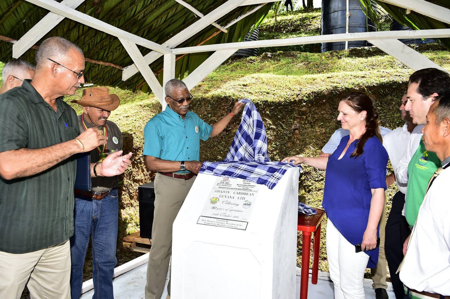 President David Granger and  Yola Saint-Arroman unveiled a plaque which AMCAR has built to honour the memory of the late Honorary Consul General for France to Guyana, Pierre  Saint- Arroman. (Ministry of the Presidency photo)