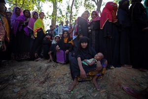 Rohingya refugees line up to receive humanitarian aid in Kutupalong refugee camp near Cox's Bazar, Bangladesh, October 23, 2017. REUTERS/Hannah McKay