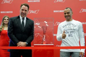 David Seaman of England (L) and Cafu of Brazil pose next to the Man of the Match trophy presented by Budweiser on the eve of the Final Draw for the 2018 FIFA World Cup in Moscow, Russia (REUTERS/Maxim Shemetov)
