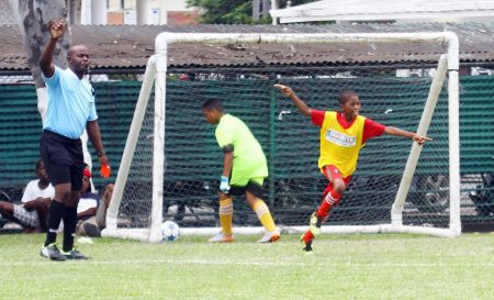 F.E. Pollard scoring from the penalty spot against Mae’s during the penalty shoot-out to seal the win in the Courts Guyana Incorporated ‘Pee Wee Primary Schools Football Championship’ at the Thirst Park ground. (Orlando Charles photo)
