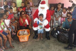Santa spreading joy in Lima Sands 