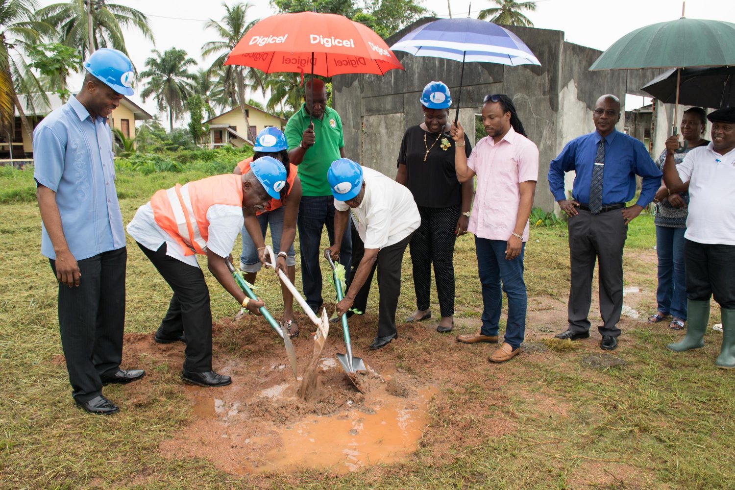 Minister of Citizenship, Winston Felix (second from left) helping to turn the sod.(DPI photo)