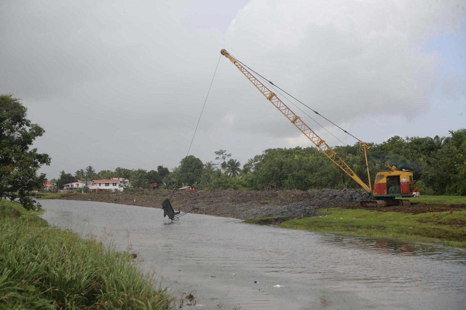 A dragline excavator doing additional clearing at Canal Number One yesterday in a bid to bring relief to 
residents, who have been flooded due to heavy rainfall and poor drainage in the area. (Photo by Keno George)