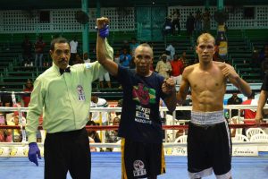 Dexter ‘De Kid’ Marques with his hands raised by referee, Eion Jardine delivered a whirlwind performance and pounded out a unanimous decision victory against Dionis ‘El Flaco’ Arias (6-10-2) of Venezuela. (Orlando Charles photo)