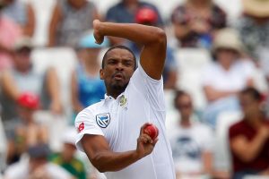 South Africa’s Vernon Philander bowls to India’s Murali Vijay. (REUTERS/Sumaya Hisham)