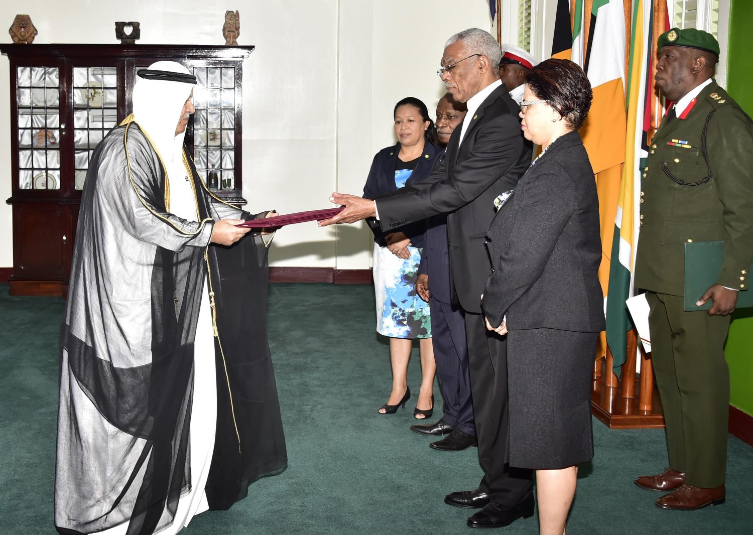 Ambassador Mohammed Ahmad Al-Hayki (left) presenting his Letters of Credence to President David Granger (Ministry of the Presidency photo).