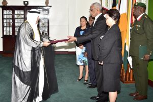 Ambassador Mohammed Ahmad Al-Hayki (left) presenting his Letters of Credence to President David Granger (Ministry of the Presidency photo).