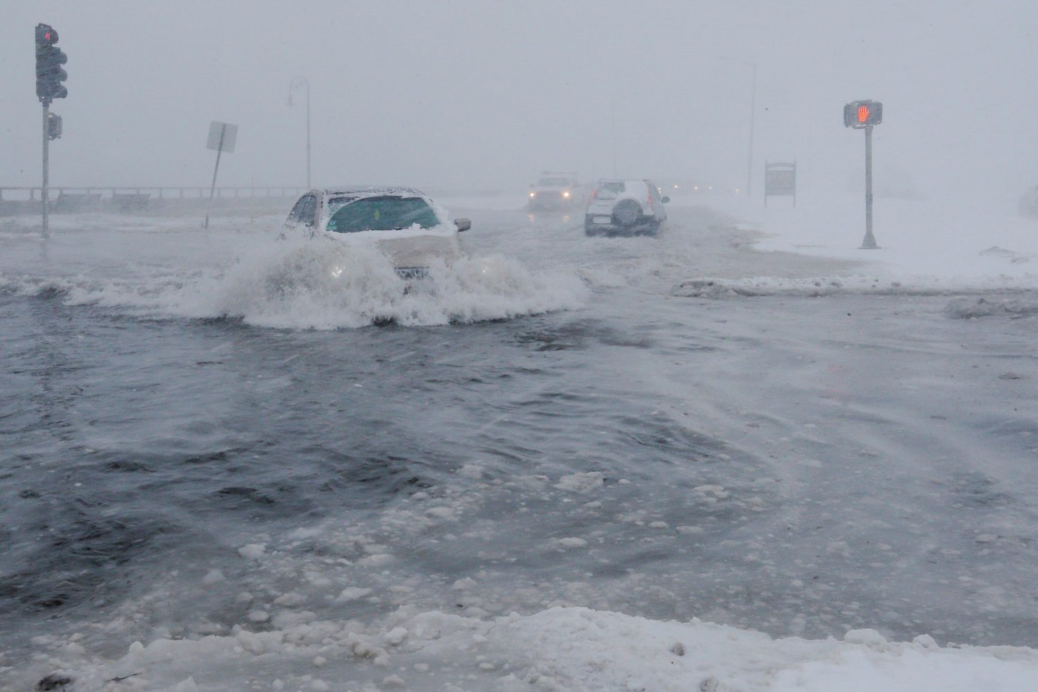Drivers make their way along the flooded Beach Road after the ocean overtopped the seawall in the Boston suburb of Lynn
Drivers make their way along the flooded Beach Road after the ocean overtopped the seawall during a winter snowstorm in the Boston suburb of Lynn, Massachusetts, U.S., January 4, 2018. REUTERS/Brian Snyder