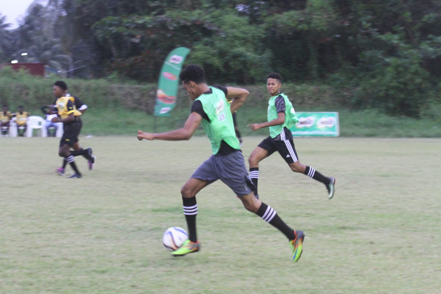 Action from the Uitvlugt Secondary and St. Roses High encounter on Wednesday at the Ministry of Education Ground, Carifesta Avenue (Orlando Charles photo)