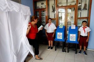 A woman casts her vote during an election of candidates for the national and provincial assemblies, in Santa Clara, Cuba March 11, 2018. REUTERS/ Stringer